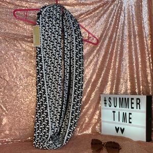 ✨✨ Brand new Michael Kors scarf ✨✨